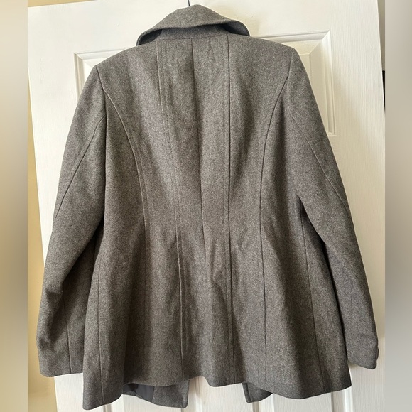 London Fog wool blend Grey pea coat, size medium, winter coat, wool coat, gray - Picture 5 of 8